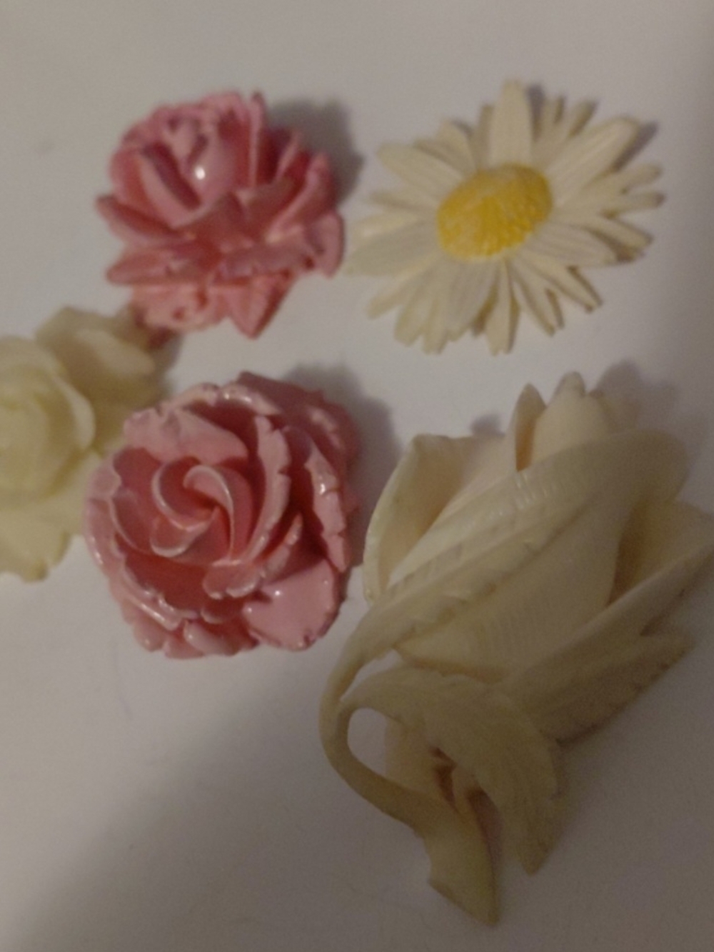 Vintage 1950s Celluloid Floral Cabochons - Pink Roses & Cream Daisy
